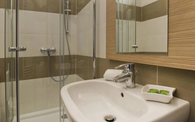 Regiposta Studio (Adults Only)