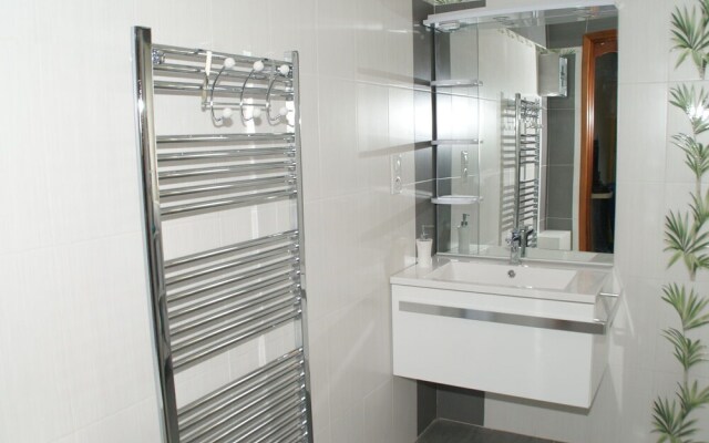 Modern Holiday Home with jacuzzi in Brousse-le-Chateau