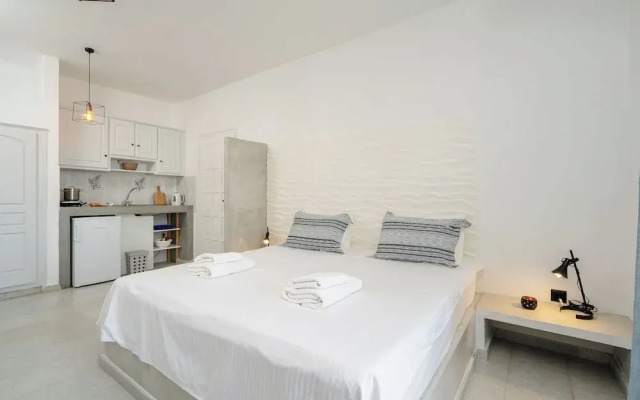 Diamantis studios apartments