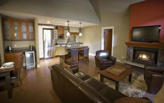 Bellstar Suites at Solara Resort