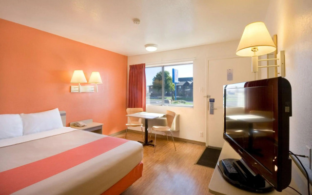 Motel 6 Pendleton, OR