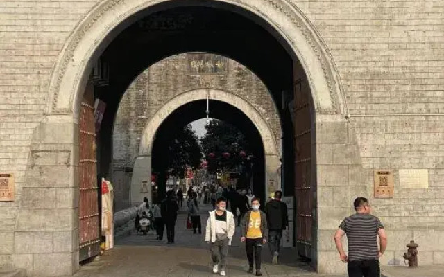 Lanjing Guesthouse (Luoyang,Lijingmen Cross Street)