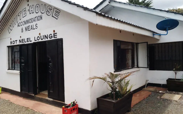 White House Lounge & Guest House