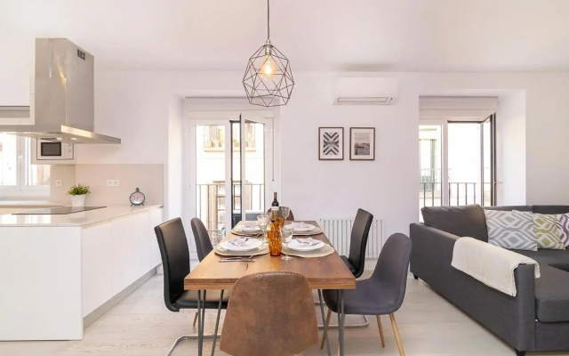 Smiling Apartment Near Puerta del Sol by Batuecas