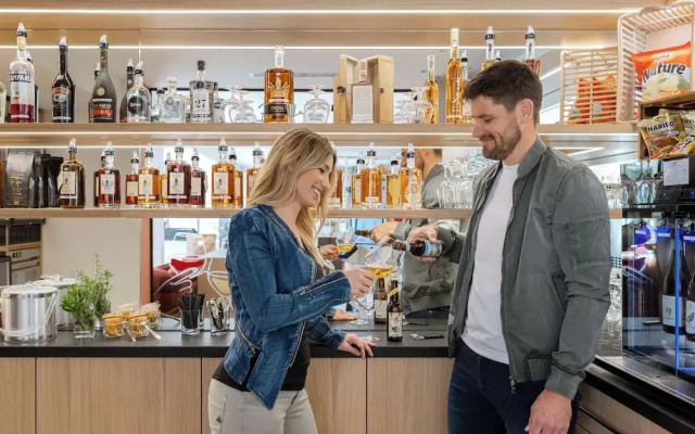 Ascona Lodge, Pool & Garden Retreat