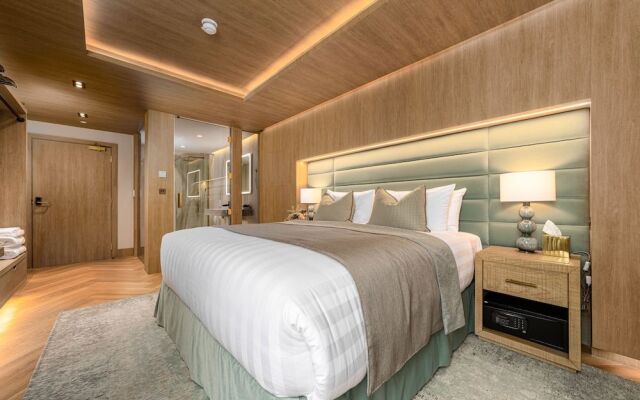No.4 Carlton Hotel