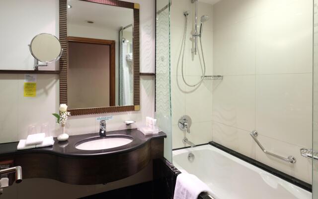 Holiday Inn Suites Kuwait Salmiya