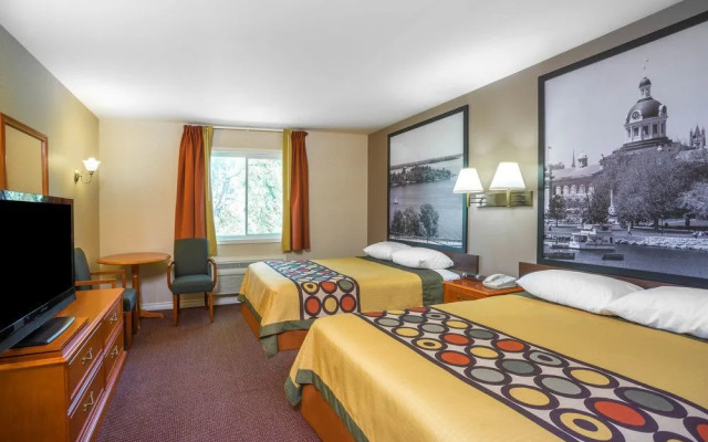 Super 8 Kingston