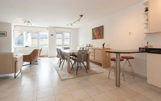 Comfy City Stay Near Sea