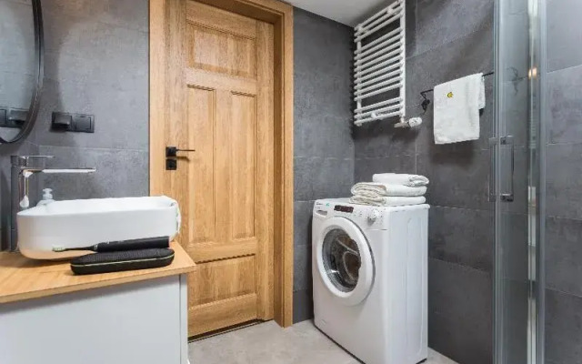 InPoint Main Square Apartment