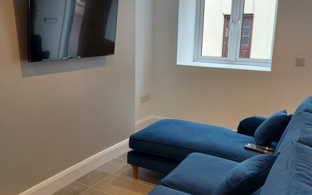 8 Eyre Square Lane