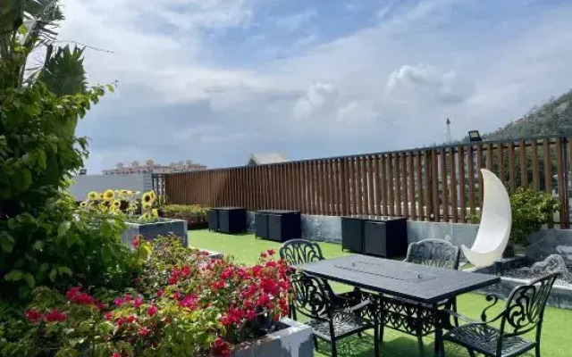 Gold Bay Business Hotel