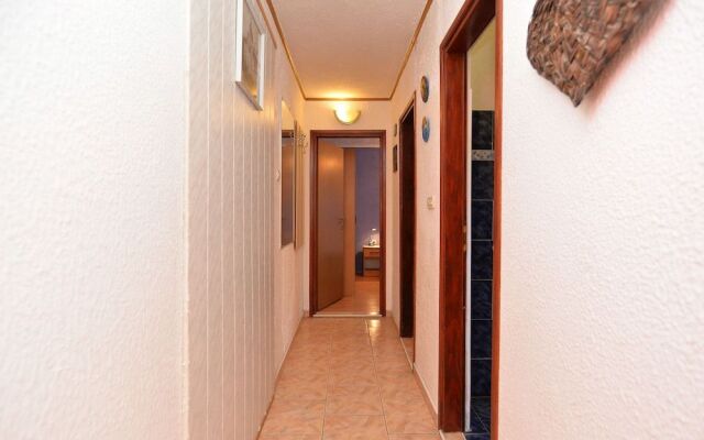 Apartment 498