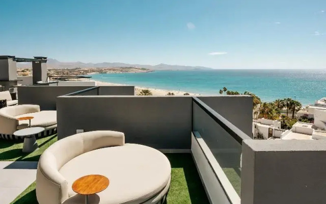 R2 Higos Beach Apartments