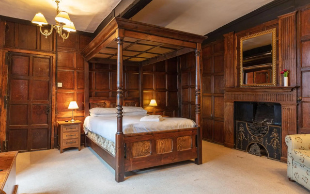 The New Inn by Roomsbooked