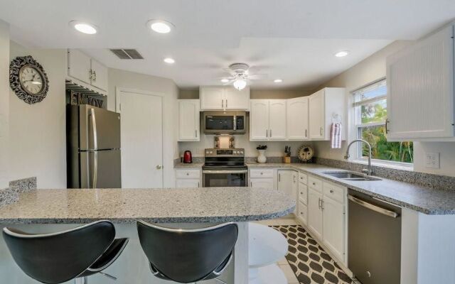 Colonial Avenue Home