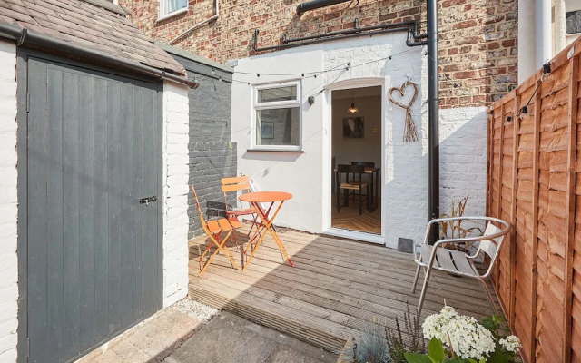 Host Stay The Railman s House