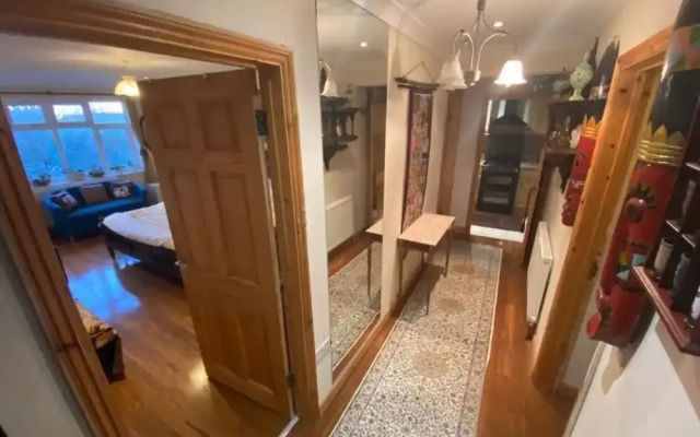 2-bed Apartment in High Wycombe Private Garden