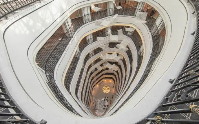 Elong Hotel (Xi'an Shaanxi History Museum Stadium Metro Station Branch)