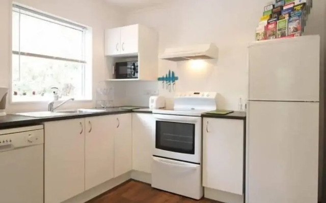 Christchurch City & Country Cottages - Nut Point Cottage