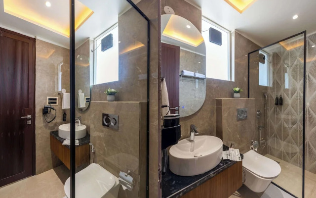 Saltstayz Premier - Sector 50 & Golf Course Ext Road