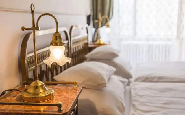 Hotel U Zlateho Jelena