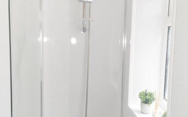2 bed Townhouse Close to LFC Stadium