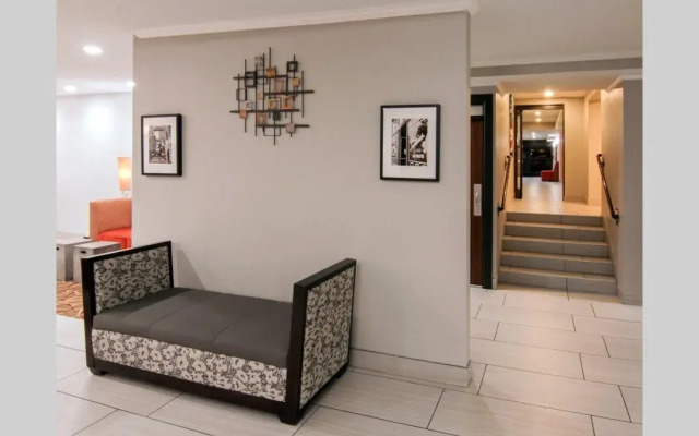 Holiday Inn Express Hotel & Suites Spence Lane by IHG