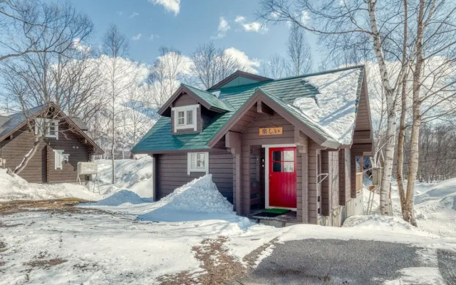 Tanoshii Chalet by H2 Life