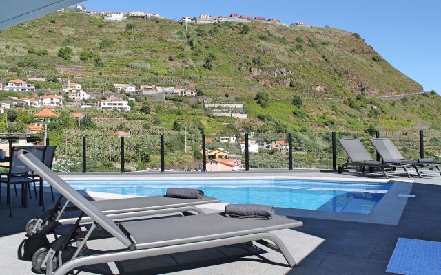 Beautiful modern villa, A/C, heated pool, sea-view | Calheta Charm