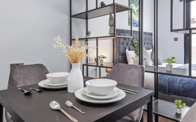 Serviced Modern Luxury Flat Near Central London