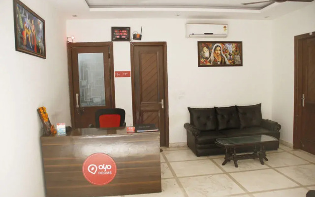Oyo Rooms Noida City Centre 208