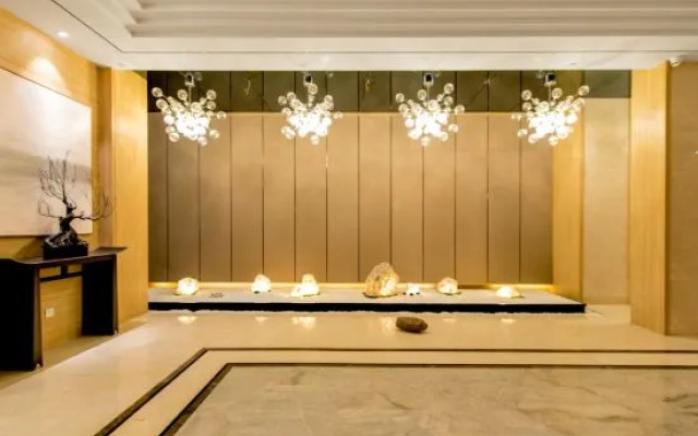 The Ruihe Hotel (Zhengzhou High-speed Railway Station)