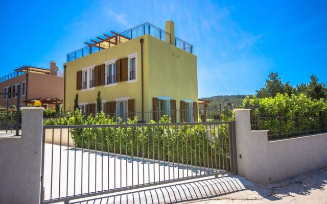 Villa Yellow