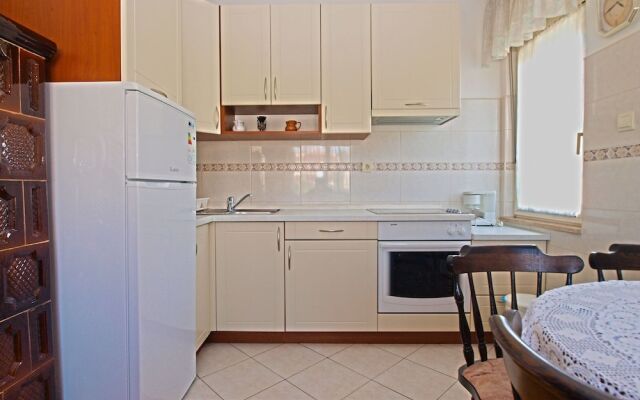 Apartment 613