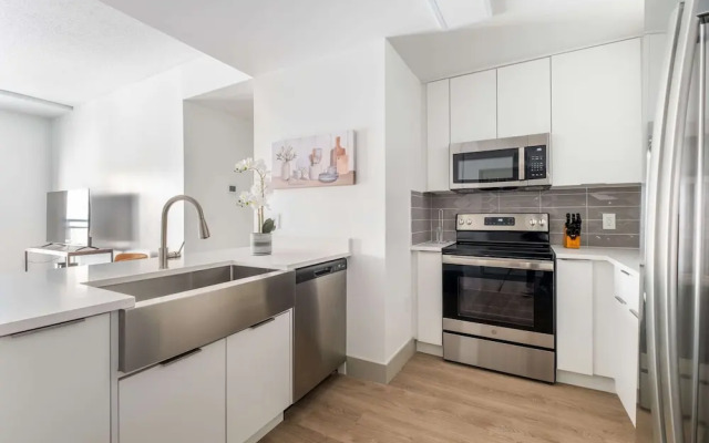 Luxury Central Apartment with Gym