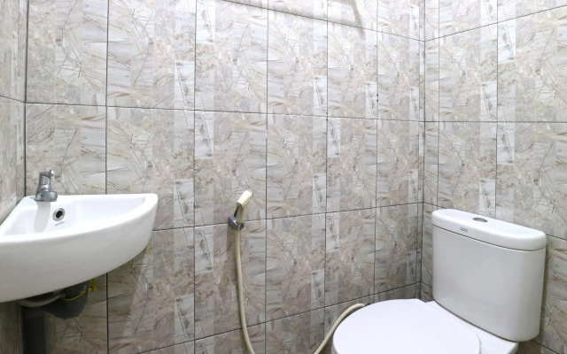 Saloka Guest House by ZUZU