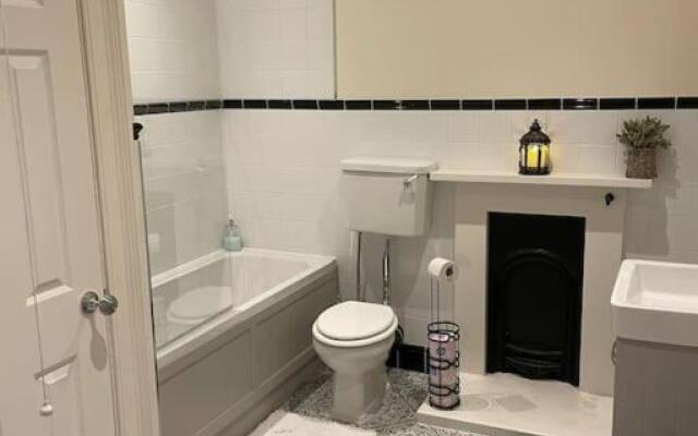 Luxury Apartment Opposite The Shambles