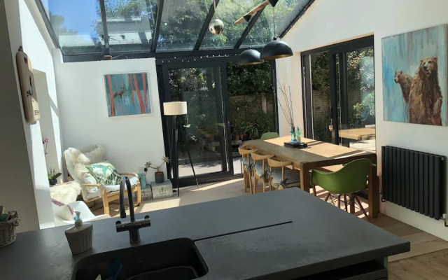 Sunnyview 5-bed House in Kingsbridge With Parking