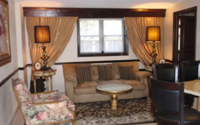 Chalet Inn & Suites Centerport