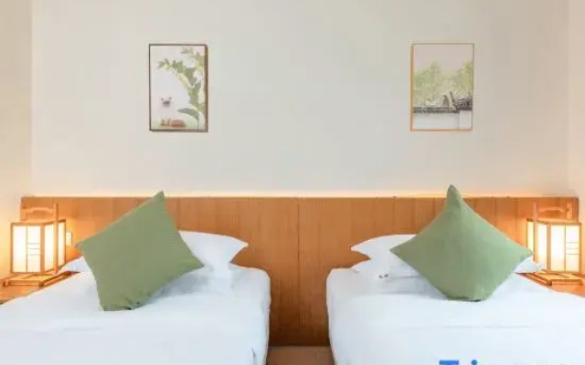 Shanzhige Light Luxury Holiday Hotel (Yangshuo West Street)