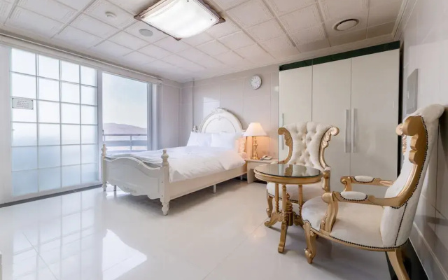 Gaya Hotel