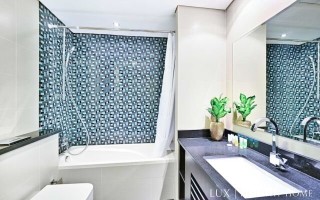 LUX Cayan Superior Suite 5 Dubai Marina