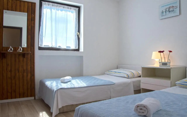 Three-Bedroom Apartment Jadranovo with an Outdoor Swimming Pool 08