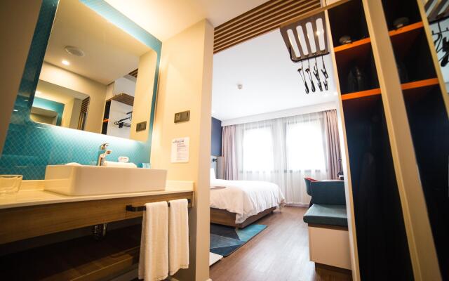 Holiday Inn Express Nanjing Xuanwu Lake, an IHG Hotel