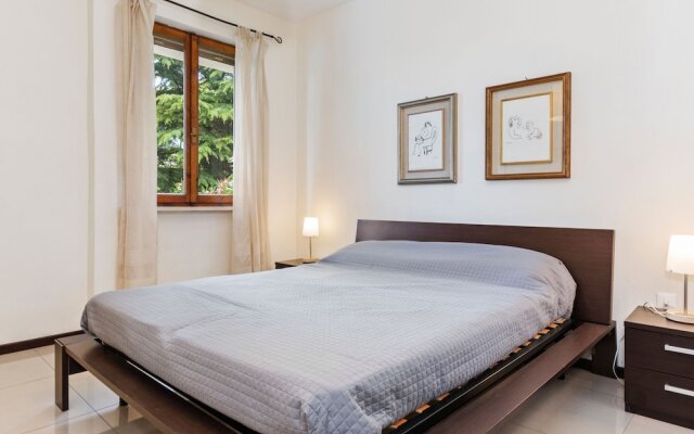 Comfortable Apartment With Library And Swimming Pool