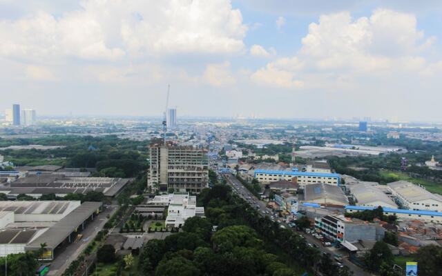 Bright Studio Apartment at Springwood Residence