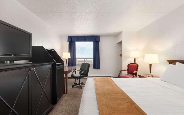 Emerald Hotel & Suites