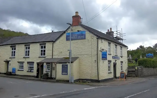The Farmers Arms, Cwmdu