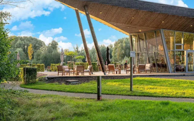 Waterside Elegance Sky Pad